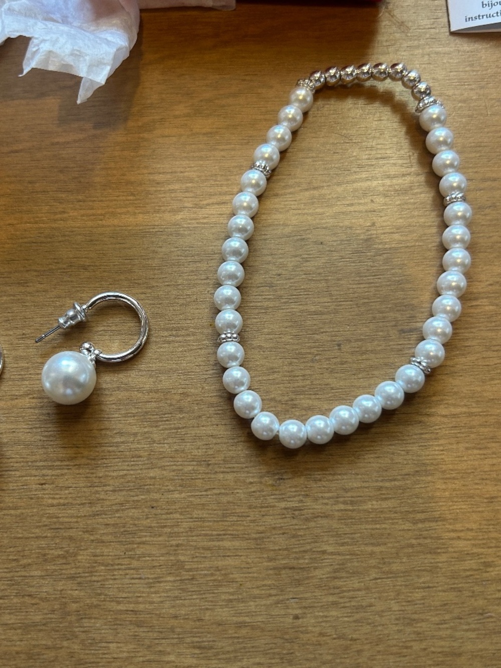 NWOT Avon Faux Pearl Bracelet and Earrings Set